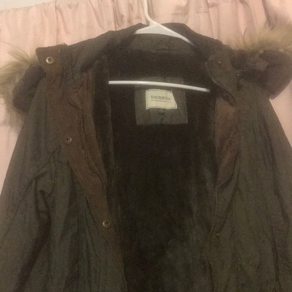 Puffy green jacket with fur around hood - Picture 2 of 5